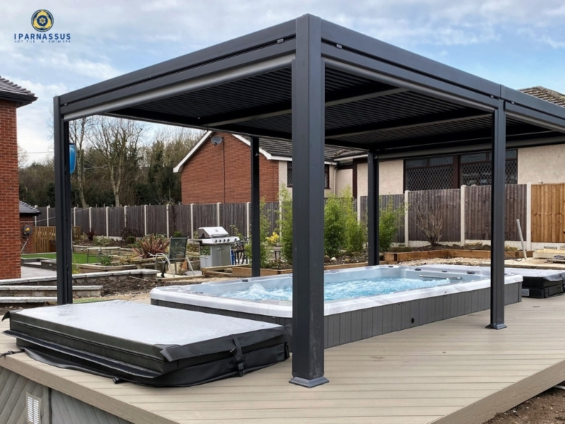 outdoor swimming spa